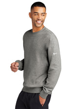 Nike Club Fleece Sleeve Swoosh Crew / Dark Grey Heather / Ocean Lakes Field Hockey